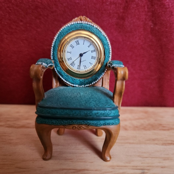 Mini Clock / Chair - Picture 1 of 6